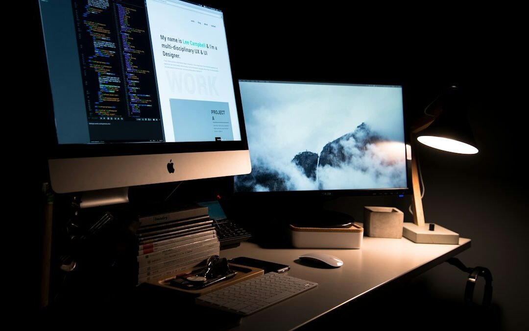 Écran d’ordinateur avec design web, Divi